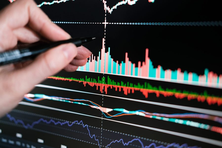 financial-analysis-with-data-charts-and-a-pen-2026-09-23-12-36-35-utc